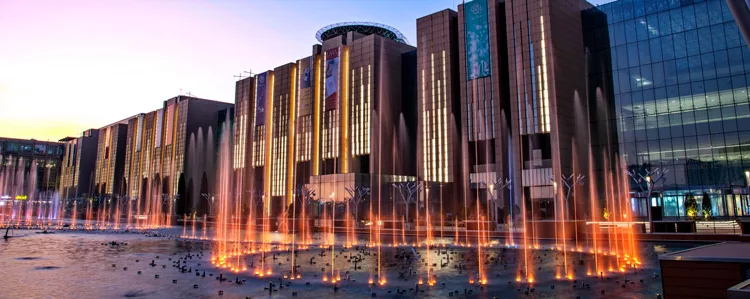 دریاچه و آبنمای موزیکال ایران مال